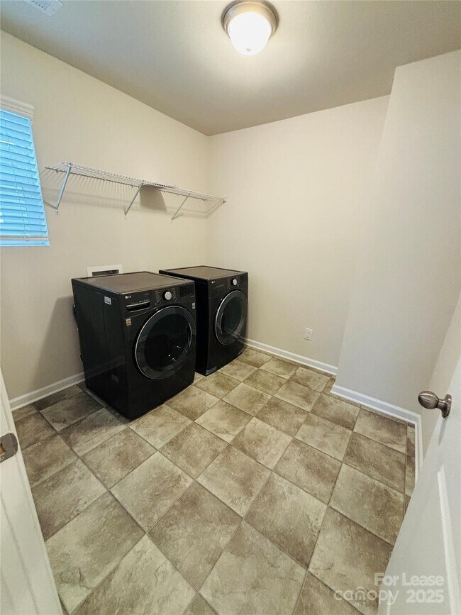 Building Photo - 3147 Cheyney Park Dr