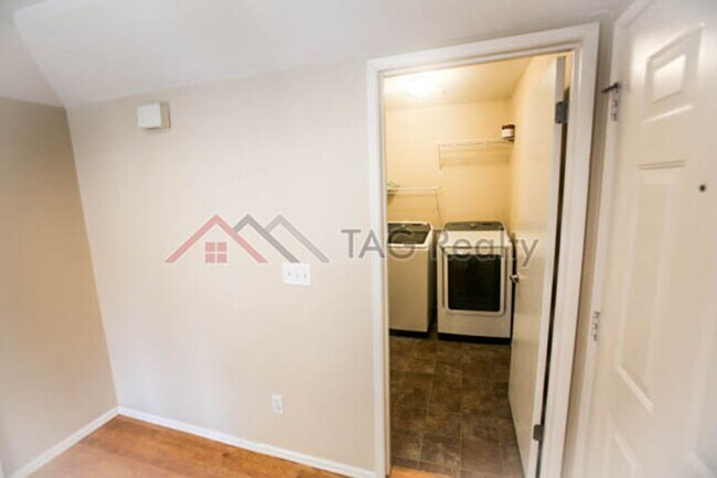 Building Photo - Charming 2 Bed 2 Bath Condo in Redmond