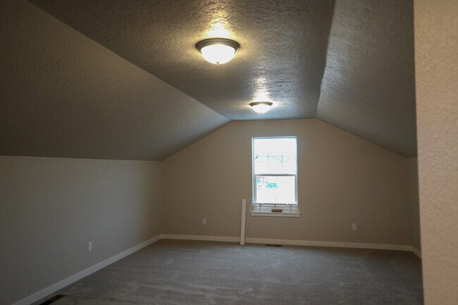Building Photo - 3154 N Greengate Way