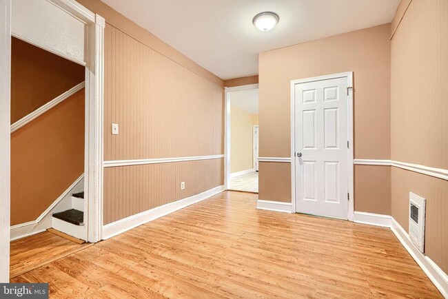 Building Photo - 2715 E Monument St