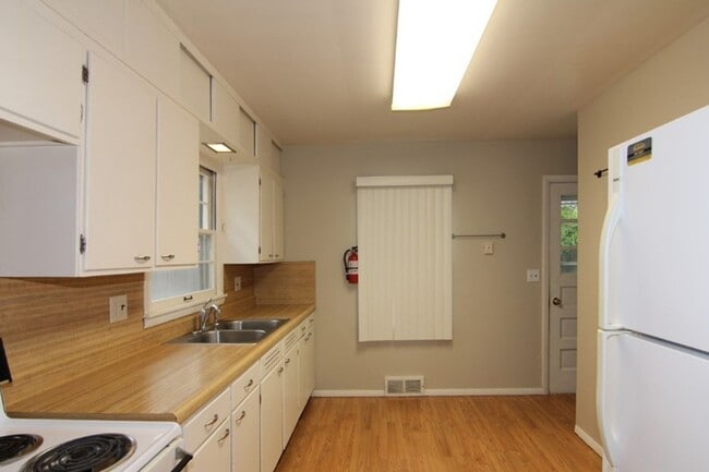 Building Photo - 1630 Morningside Dr