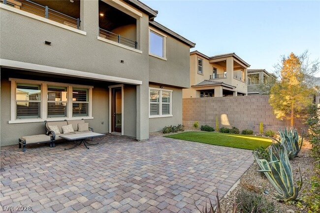 Building Photo - 888 Haven Oaks Pl