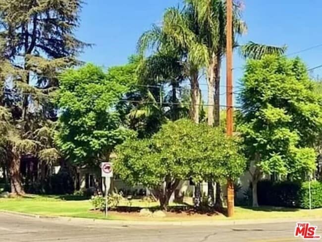 Building Photo - 624 N Toluca Park Dr