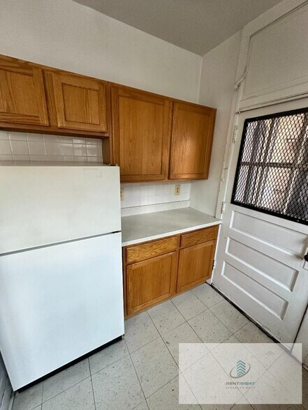 Building Photo - 5018 N Lincoln Ave