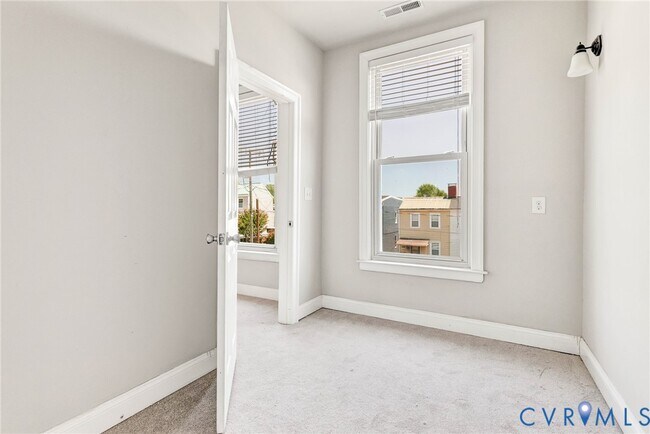 Building Photo - 712 N 24th St