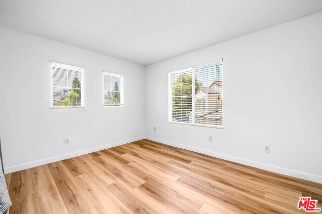 Building Photo - 10645 Chiquita St