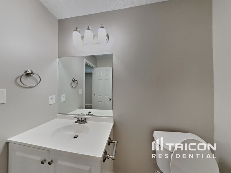 Building Photo - 5005 Baffin Ct