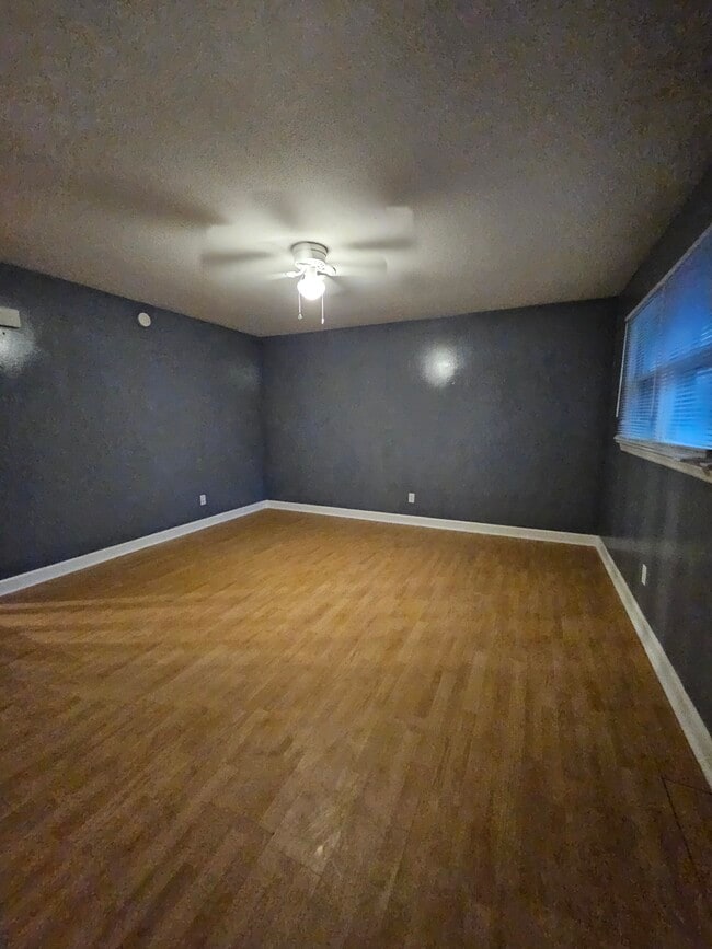 Building Photo - Evelyn