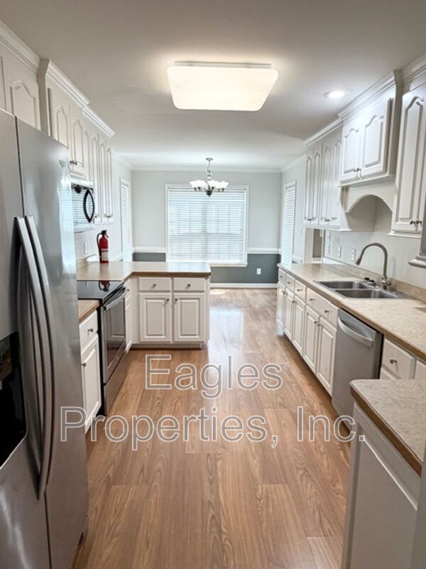 Building Photo - 200 Myrna Dr