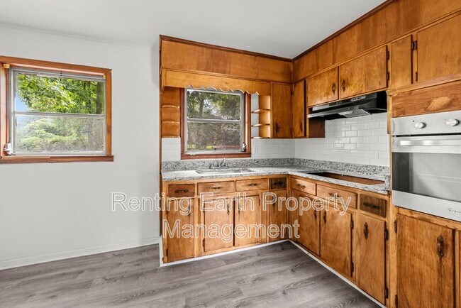 Building Photo - 1133 Woodslee St