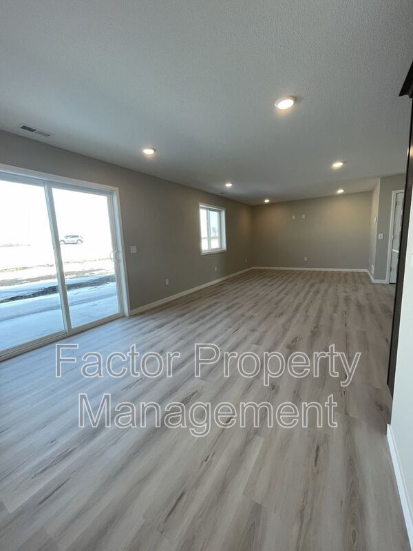 Building Photo - 3130 Scotch Ln