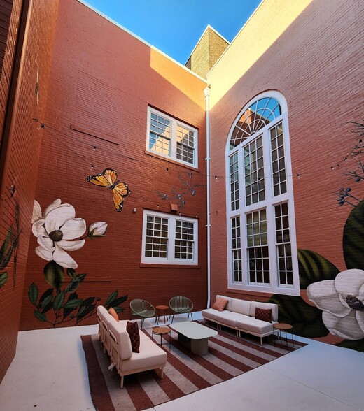 Building Photo - The Flora