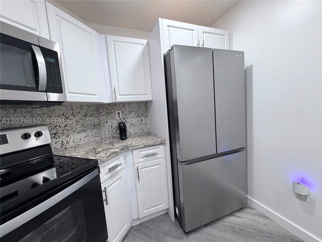 Building Photo - 9731 Fontainebleau Blvd