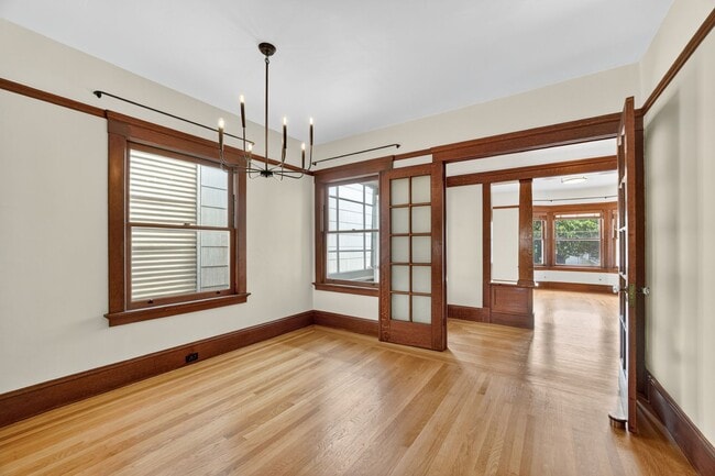Building Photo - Charming Sunset Home with Hardwood Floors ...
