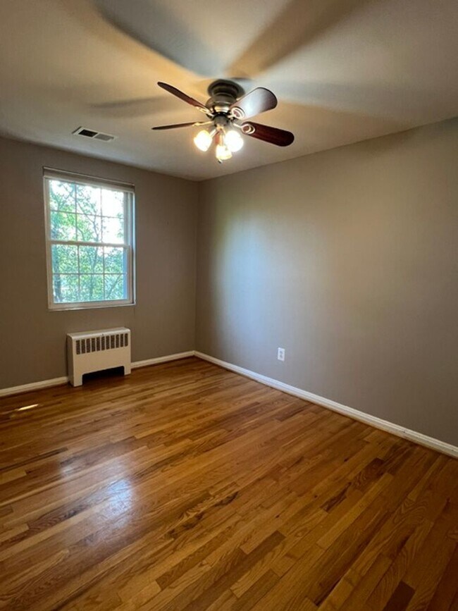 Building Photo - 209 Burgess Ave
