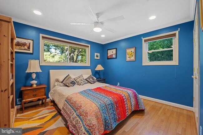 Building Photo - 5929 Avon Dr