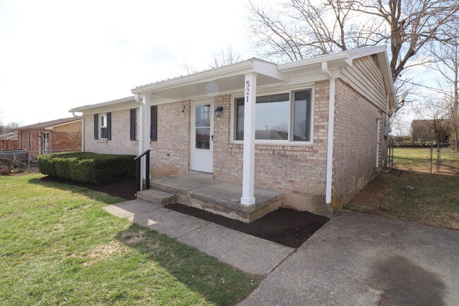 Building Photo - 521 Foxwood Dr