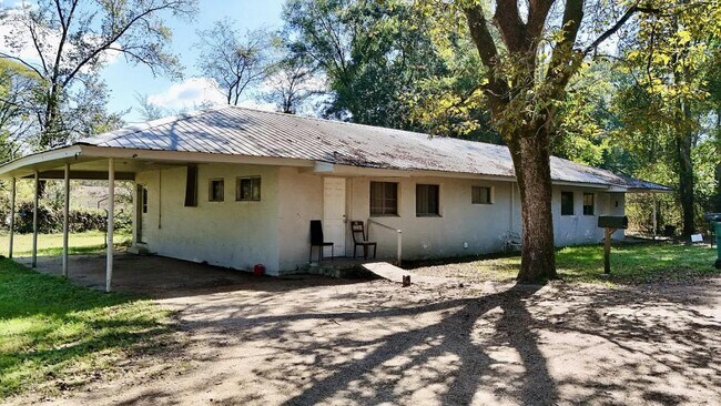 Building Photo - 102 Pecan Ln