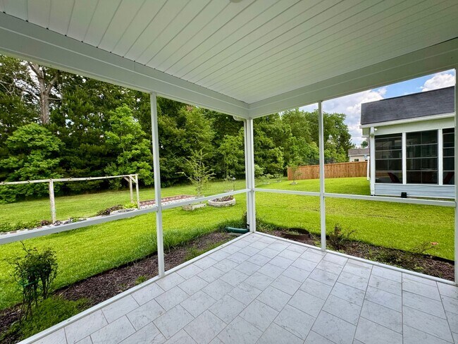 Building Photo - Nice Ladson 3 Bedroom!