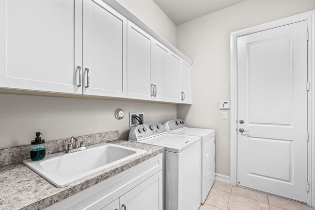 Building Photo - 114 Carmela Ct