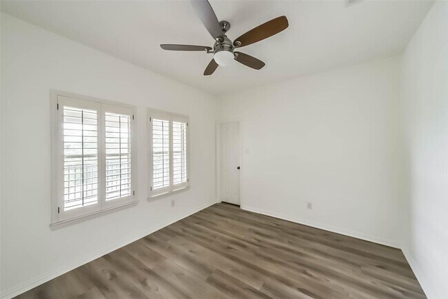 Building Photo - 1202 Maroon Ln