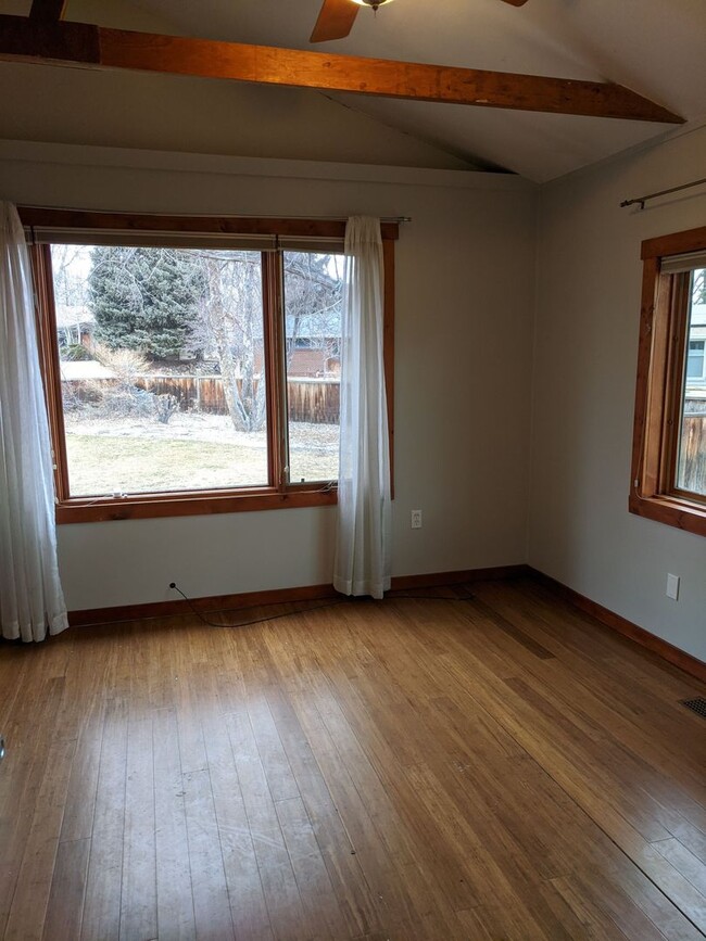 Building Photo - Sunny 3 bed/2 bath North Boulder Home - Av...