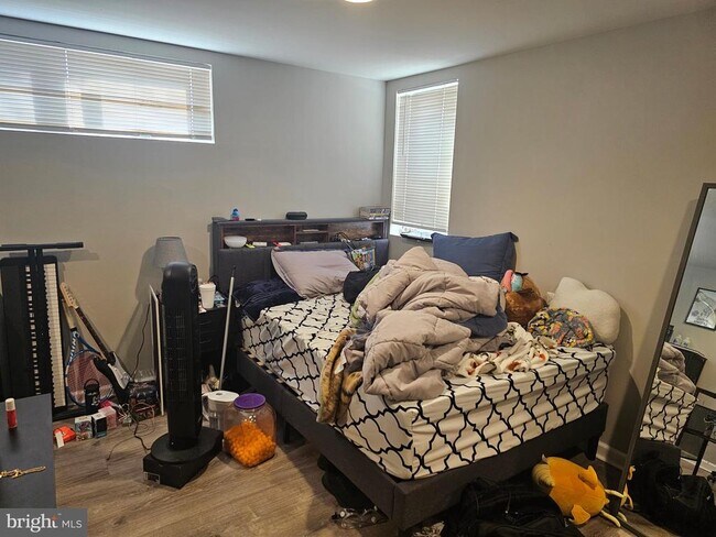 Building Photo - 12 Fairmount Dr