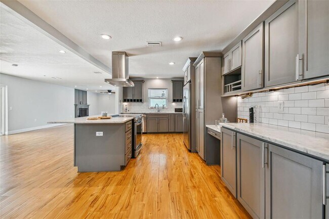 Building Photo - 1302 Brandonwood Dr
