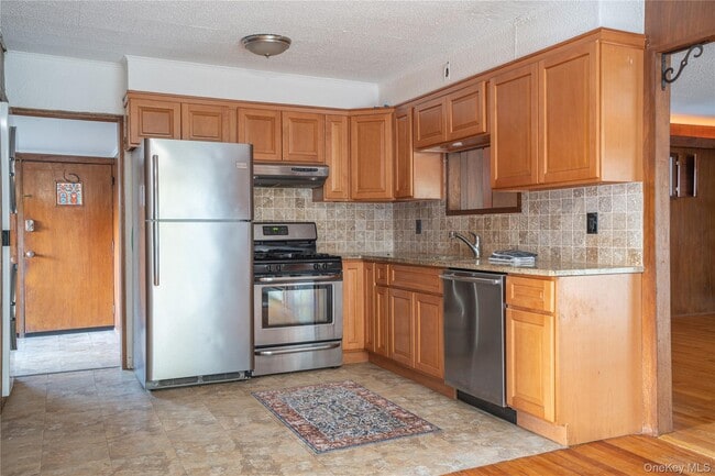 Building Photo - 551 S Pascack Rd