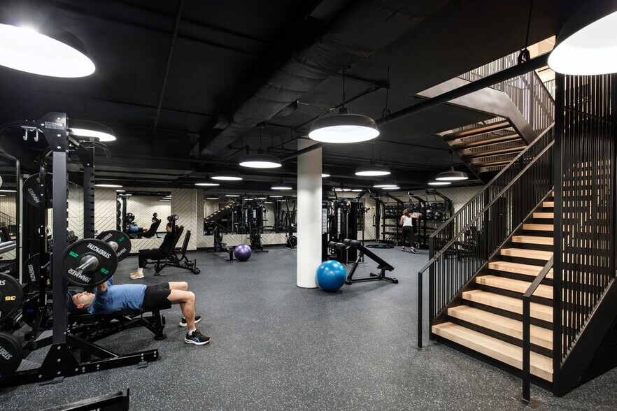 Building Photo - 244 W 29th St