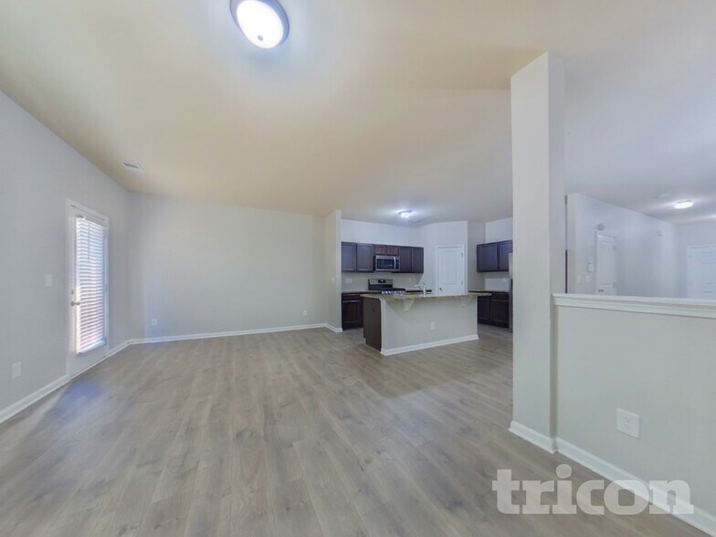 Building Photo - 3303 Lowland Dr