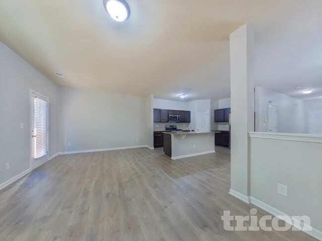 Building Photo - 3303 Lowland Dr