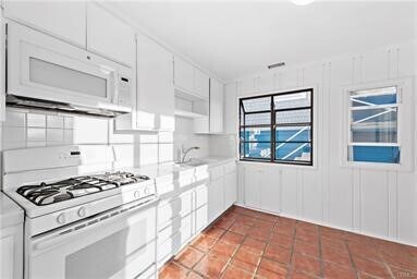 Building Photo - 31732 Virginia Way