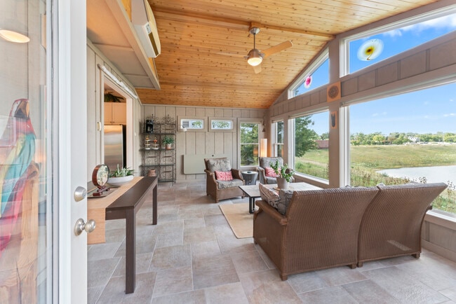 Building Photo - 566 W Bridge View Ct