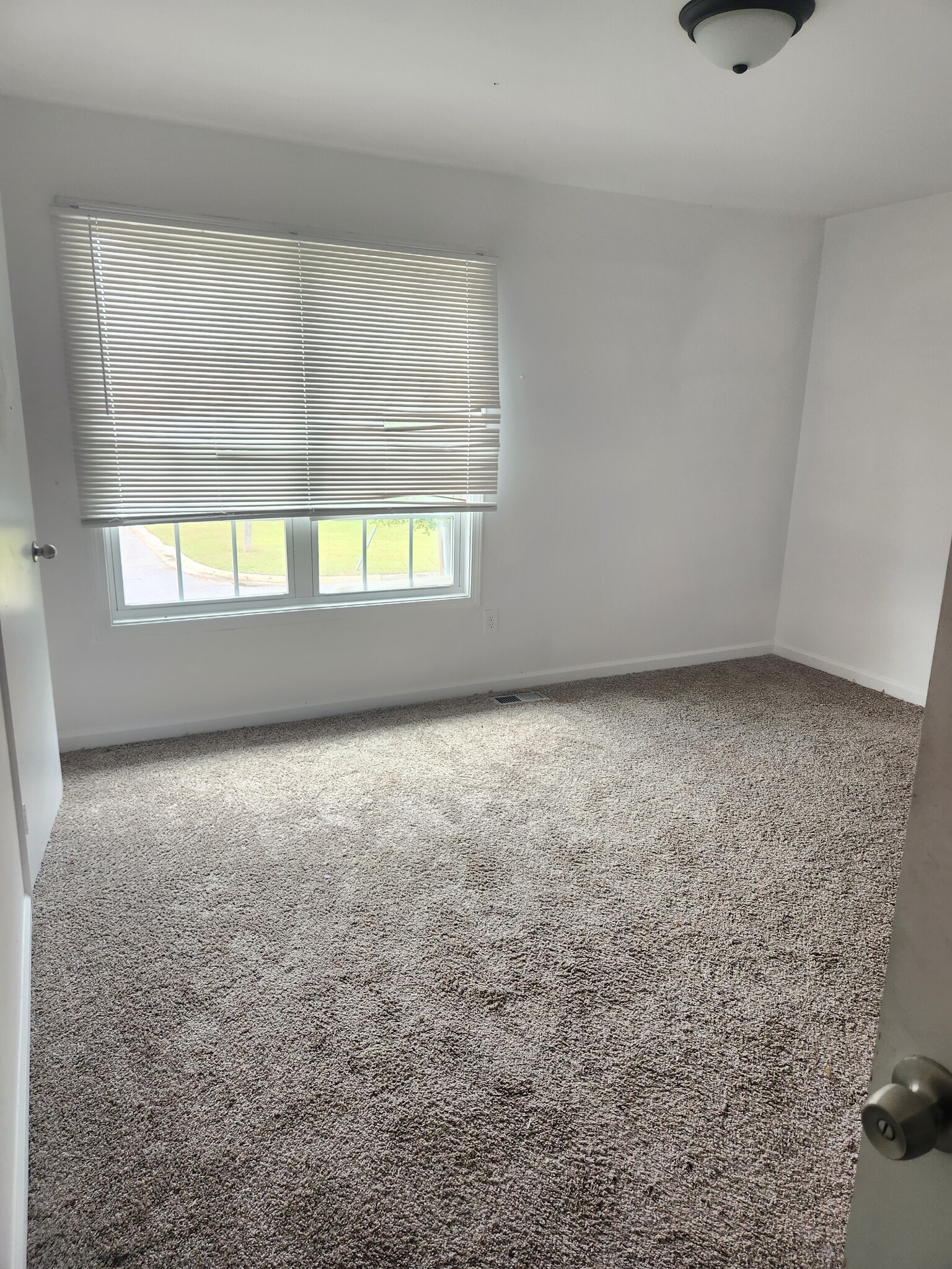 Building Photo - 347 Grant Ave