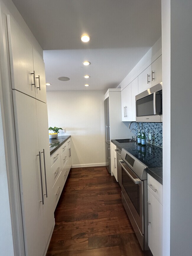 Building Photo - 1177 California St