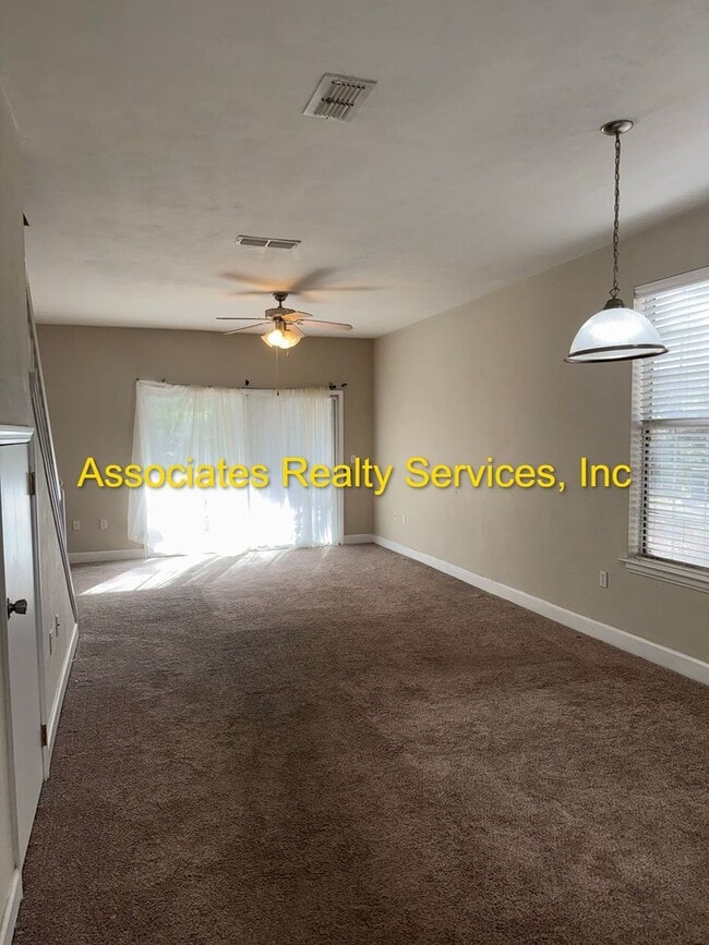Building Photo - Spacious End Unit Available in Garland Condo