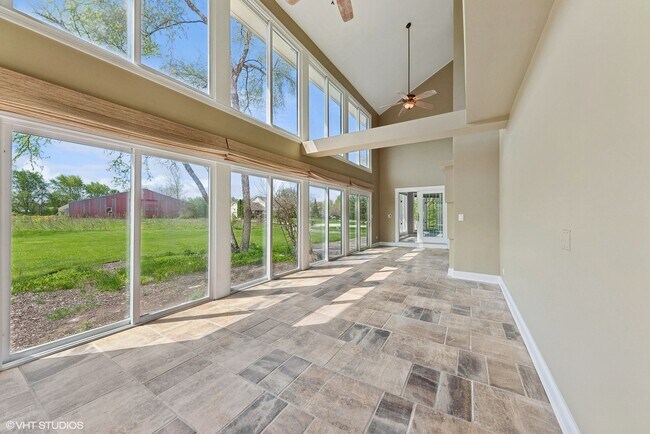 Building Photo - 15020 King Dr