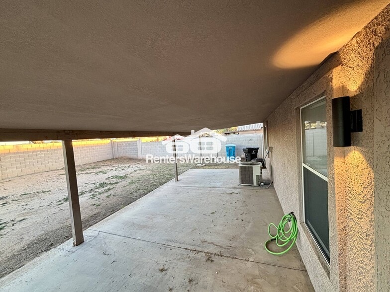 Building Photo - 2607 S 71st Dr