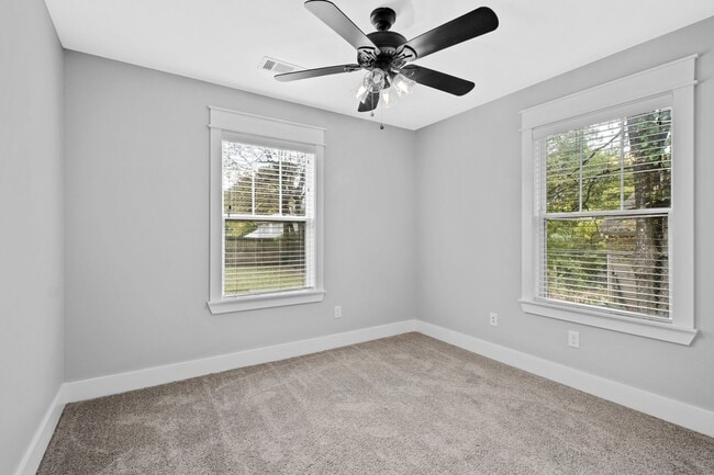 Building Photo - Bright & Cozy 3-Bedroom, 2-Bathroom Home with Fenced Yard!