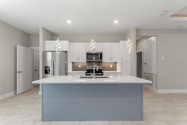 Building Photo - 3473 S San Mateo Dr