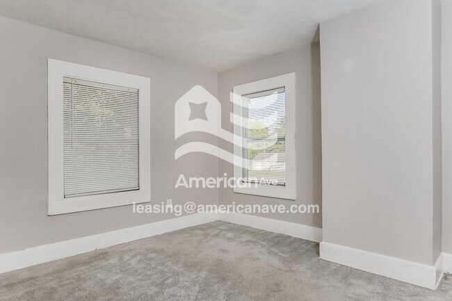 Building Photo - 1015 W 32nd St
