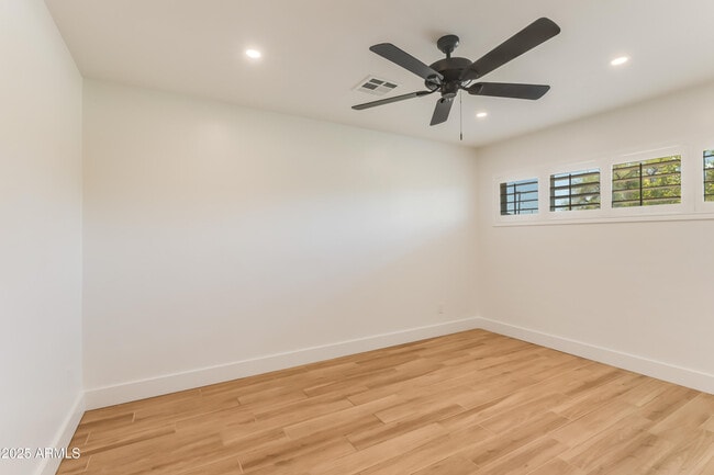 Building Photo - 1028 E Manzanita Dr
