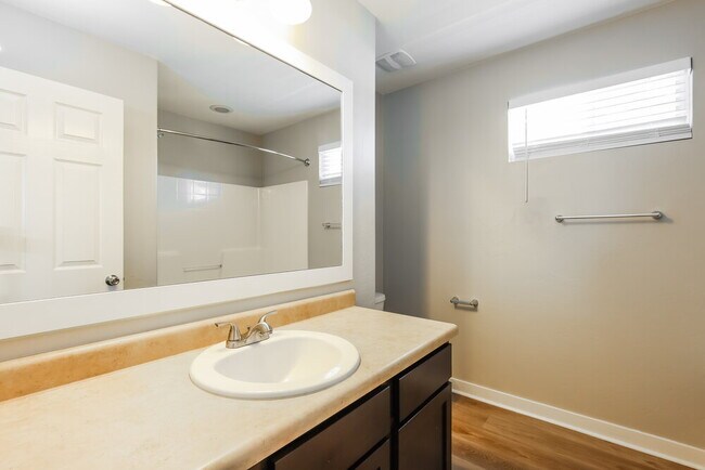 Building Photo - 3448 W Oak Crest Dr