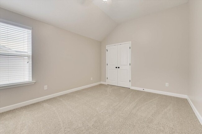 Building Photo - 127 Radcliff Dr