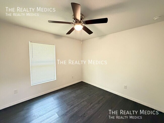 Building Photo - 303 Sequoia Dr