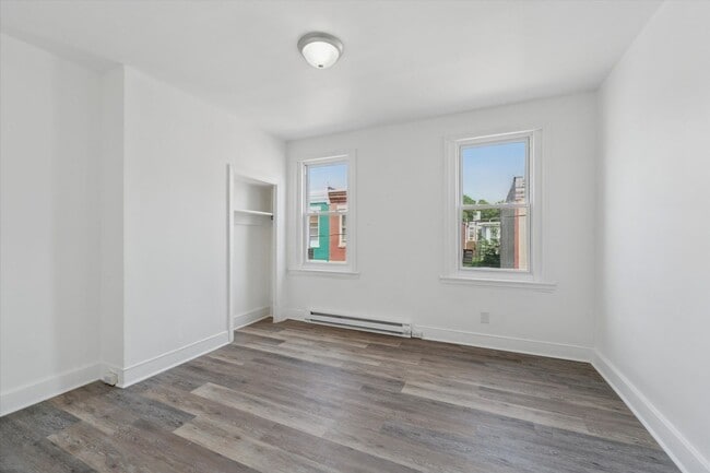 Building Photo - 3 Bedroom House Newly Renovated