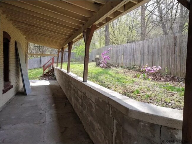 Building Photo - 1004 5th Ave