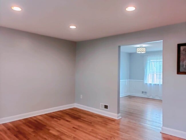 Building Photo - 1263 Walker Ave
