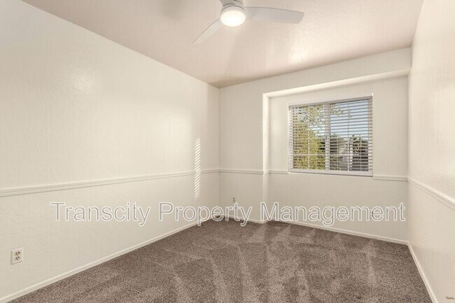 Building Photo - 3722 E Long Lake Rd